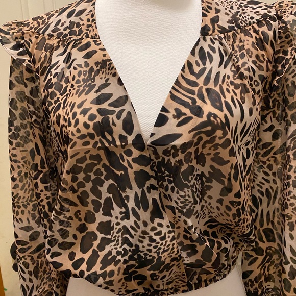 πHPπBlue Life Fina Animal Print Crop Top- NWOT - Picture 7 of 12